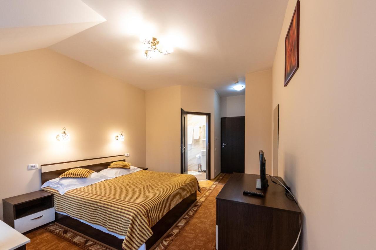 Pension Master Sinaia Exterior foto